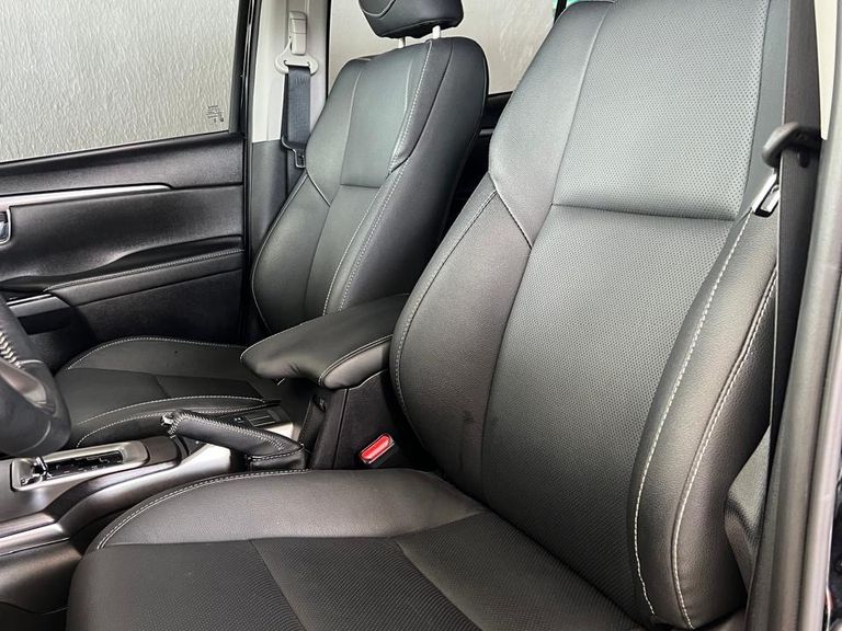 Toyota Hilux SW4 SRX 4x4 2.8 TDI 16V Dies. Aut.