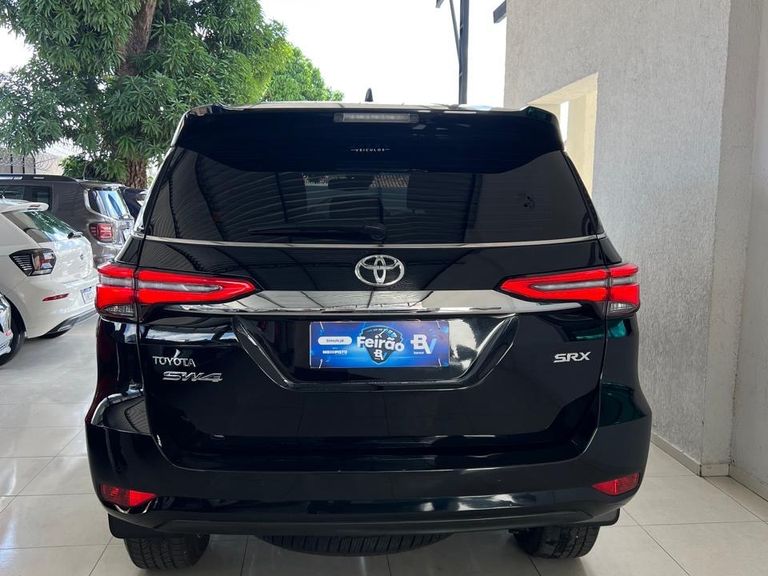 Toyota Hilux SW4 SRX 4x4 2.8 TDI 16V Dies. Aut.