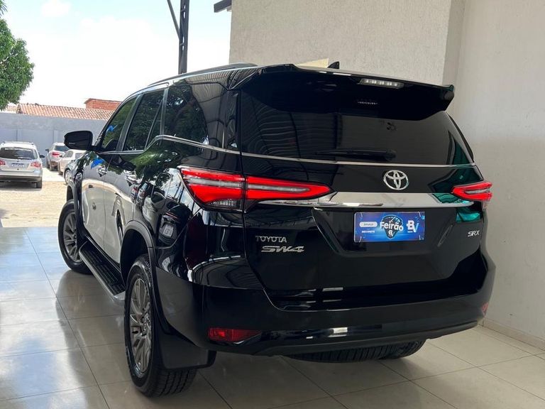 Toyota Hilux SW4 SRX 4x4 2.8 TDI 16V Dies. Aut.