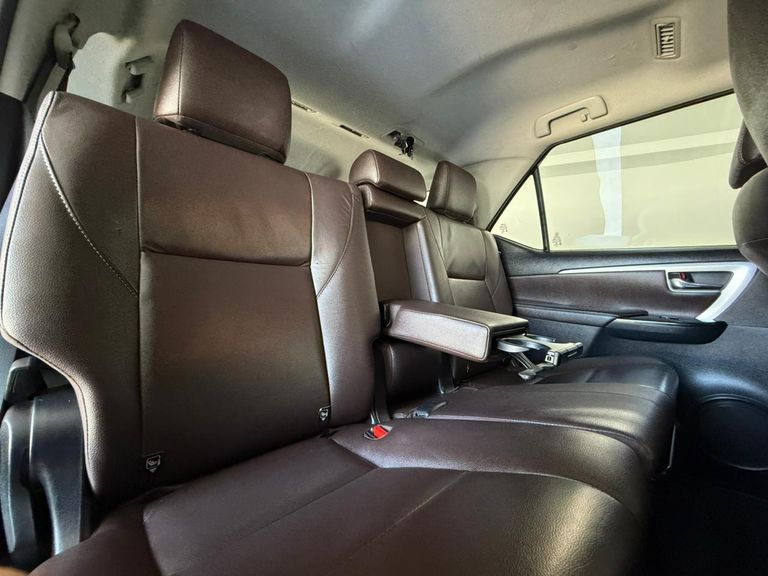 Toyota Hilux SW4 SRV 4x2 2.7 Flex 16V Aut.