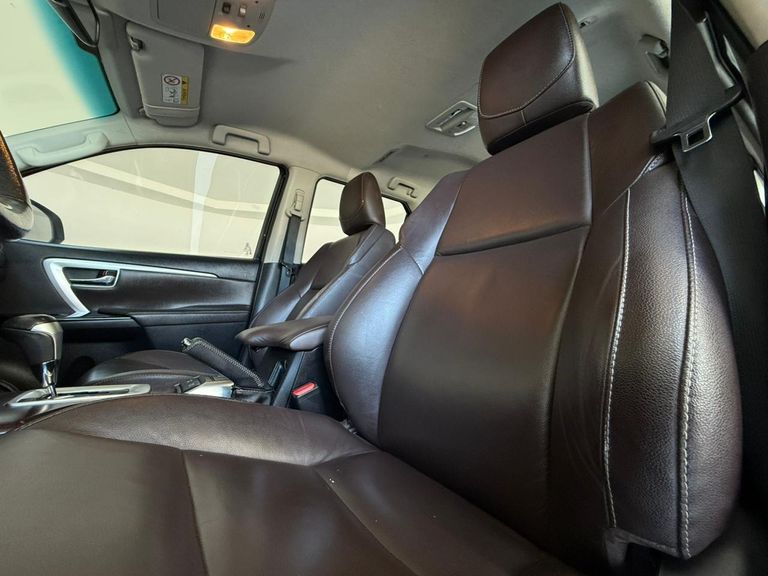 Toyota Hilux SW4 SRV 4x2 2.7 Flex 16V Aut.