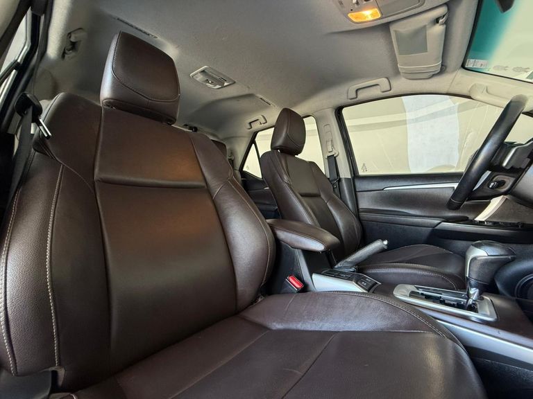 Toyota Hilux SW4 SRV 4x2 2.7 Flex 16V Aut.