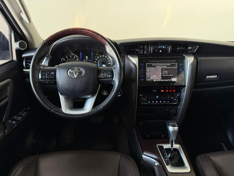 Toyota Hilux SW4 SRV 4x2 2.7 Flex 16V Aut.