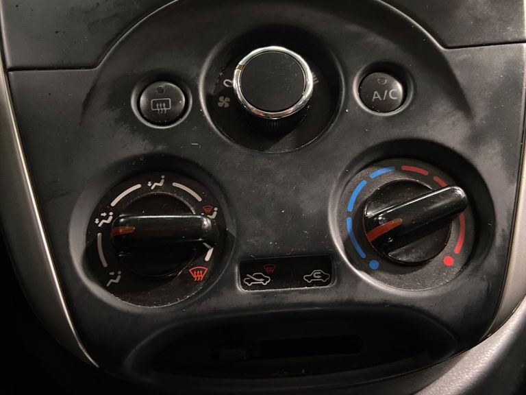 Nissan VERSA SV 1.6 16V FlexStart 4p Aut.