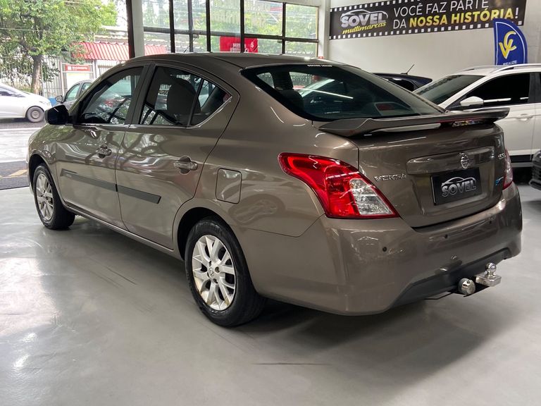 Nissan VERSA SV 1.6 16V FlexStart 4p Aut.