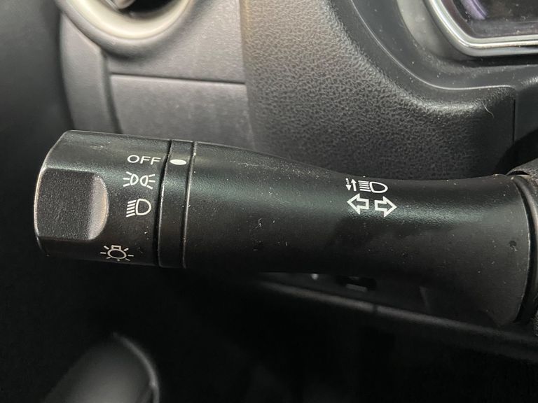 Nissan VERSA SV 1.6 16V FlexStart 4p Aut.