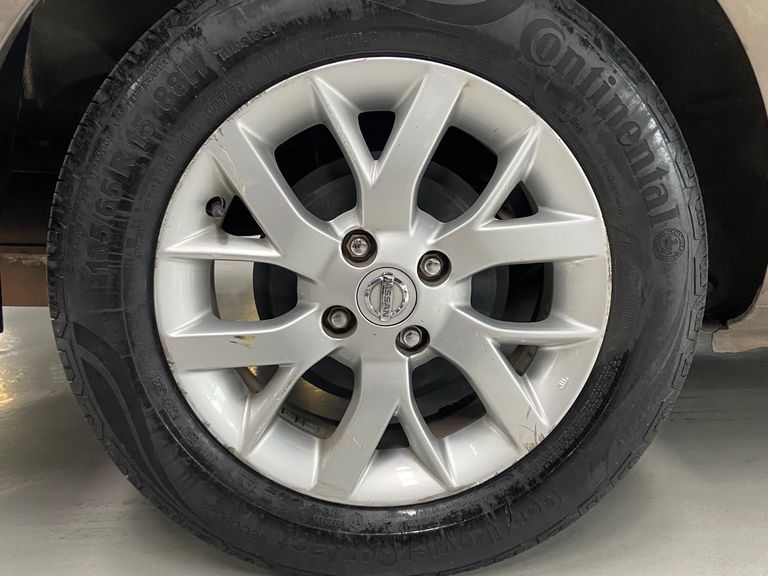 Nissan VERSA SV 1.6 16V FlexStart 4p Aut.