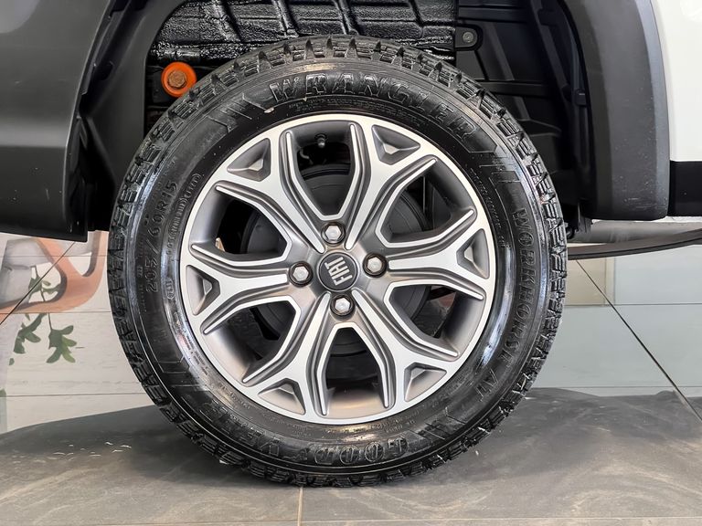 Fiat Strada Volcano 1.3 Flex 8V CD