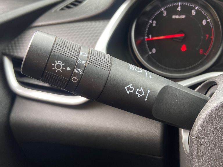 Chevrolet ONIX SEDAN Plus LT 1.0 12V Flex 4p Mec.