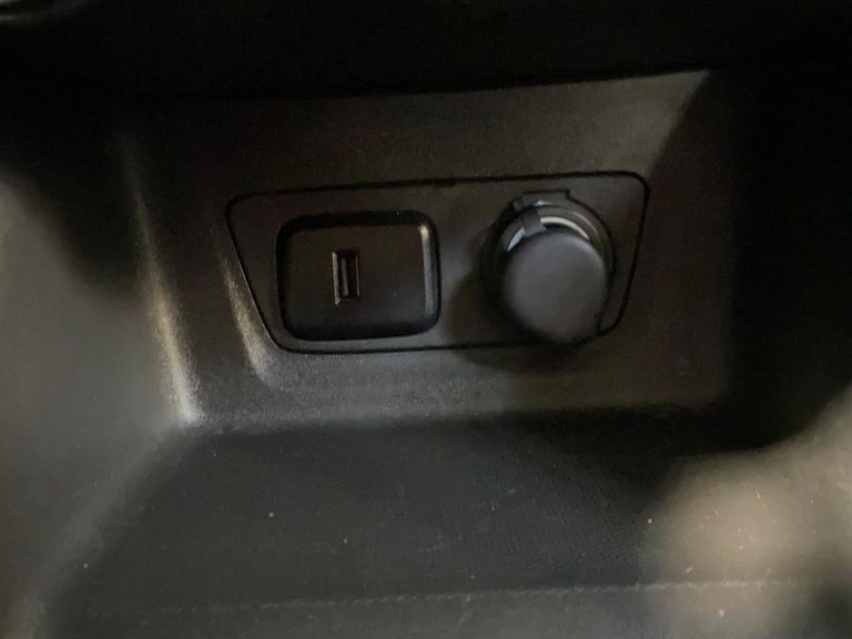 Chevrolet ONIX SEDAN Plus LT 1.0 12V Flex 4p Mec.