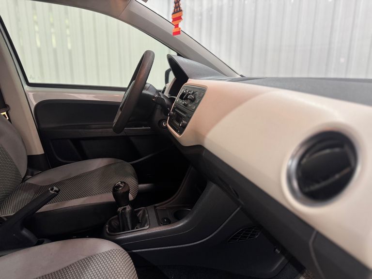 VolksWagen up! move 1.0 Total Flex 12V 5p