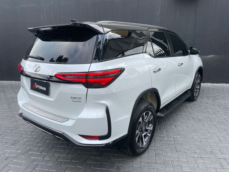 Toyota Hilux SW4 SRX Plat. 4x4 2.8 TB Die. Aut.