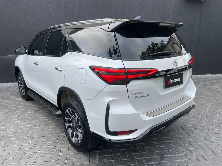 Toyota Hilux SW4 SRX Plat. 4x4 2.8 TB Die. Aut.