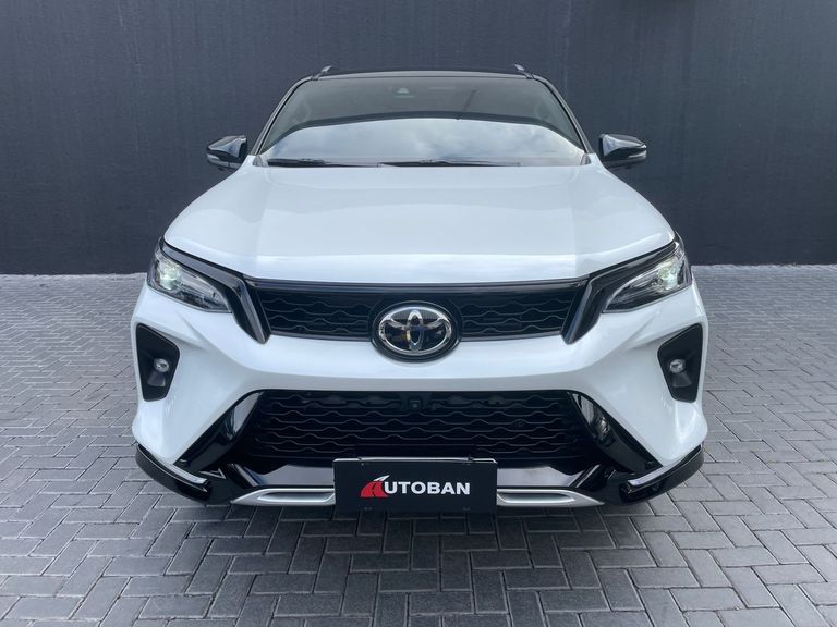 Toyota Hilux SW4 SRX Plat. 4x4 2.8 TB Die. Aut.