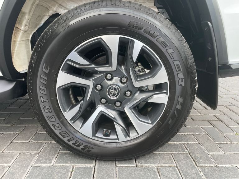 Toyota Hilux SW4 SRX Plat. 4x4 2.8 TB Die. Aut.