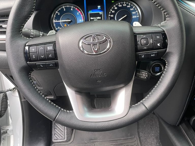 Toyota Hilux SW4 SRX Plat. 4x4 2.8 TB Die. Aut.