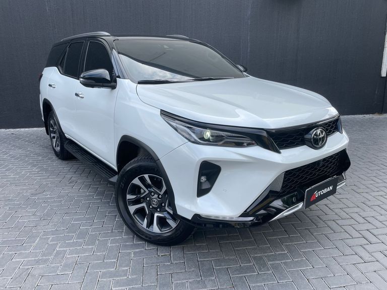 Toyota Hilux SW4 SRX Plat. 4x4 2.8 TB Die. Aut.