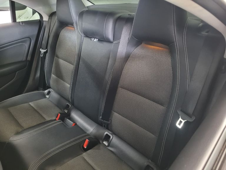 Mercedes CLA-180 1.6 16V 122cv Aut.
