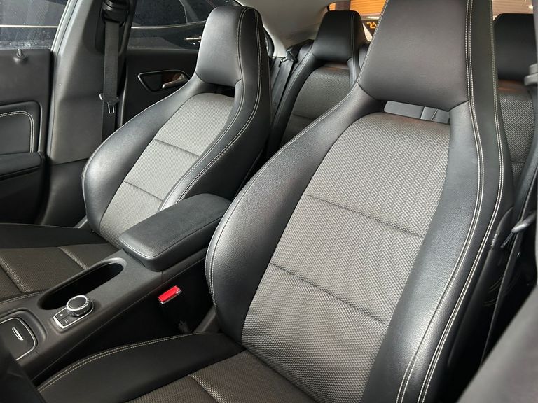 Mercedes CLA-180 1.6 16V 122cv Aut.