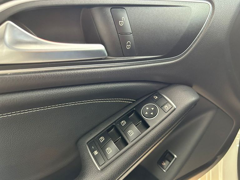 Mercedes CLA-180 1.6 16V 122cv Aut.