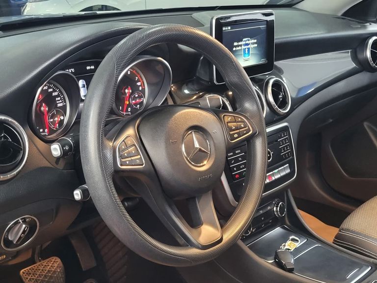 Mercedes CLA-180 1.6 16V 122cv Aut.