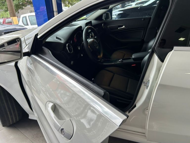 Mercedes CLA-180 1.6 16V 122cv Aut.