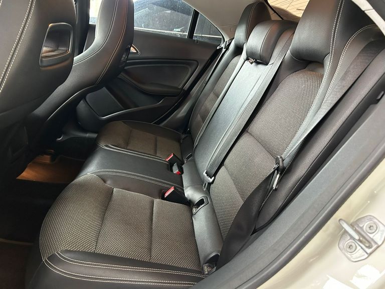 Mercedes CLA-180 1.6 16V 122cv Aut.