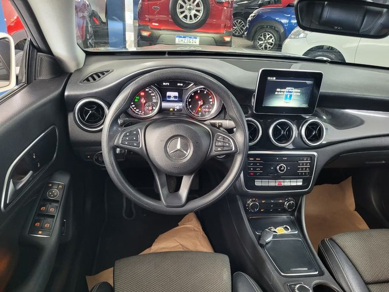 Mercedes CLA-180 1.6 16V 122cv Aut.