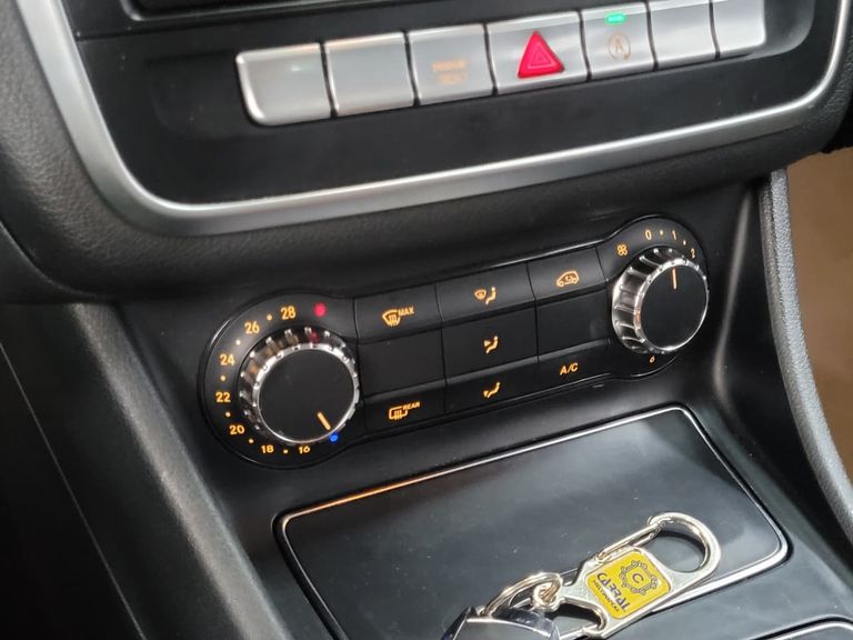 Mercedes CLA-180 1.6 16V 122cv Aut.