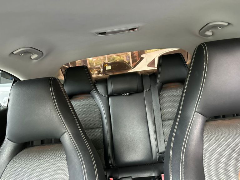 Mercedes CLA-180 1.6 16V 122cv Aut.