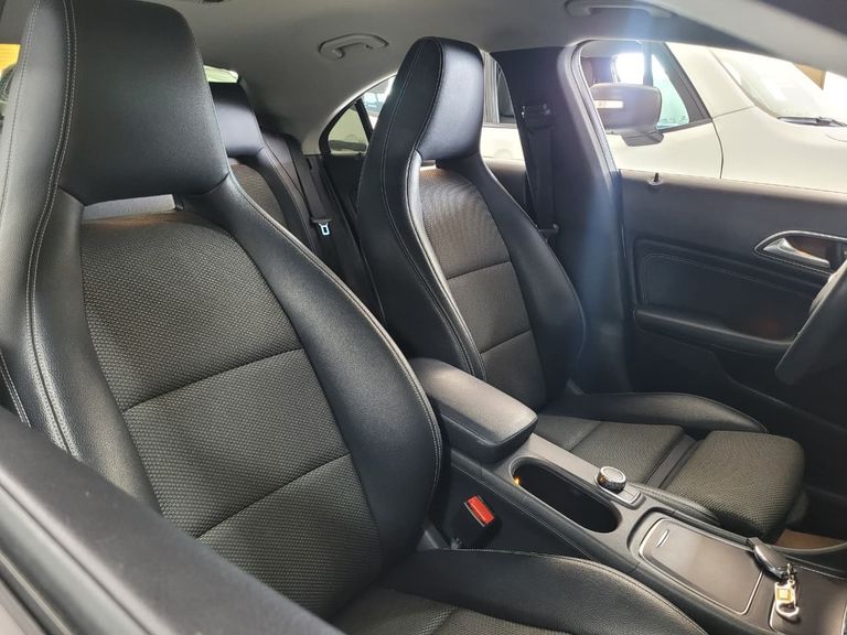 Mercedes CLA-180 1.6 16V 122cv Aut.