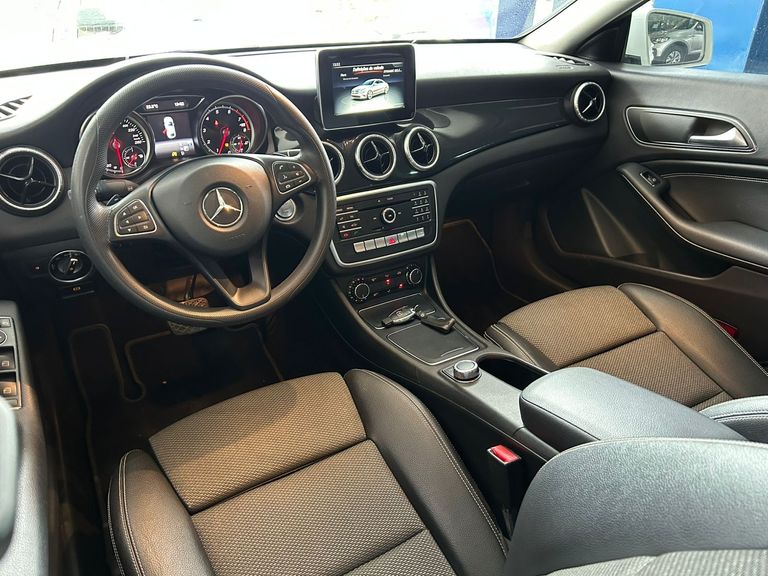 Mercedes CLA-180 1.6 16V 122cv Aut.