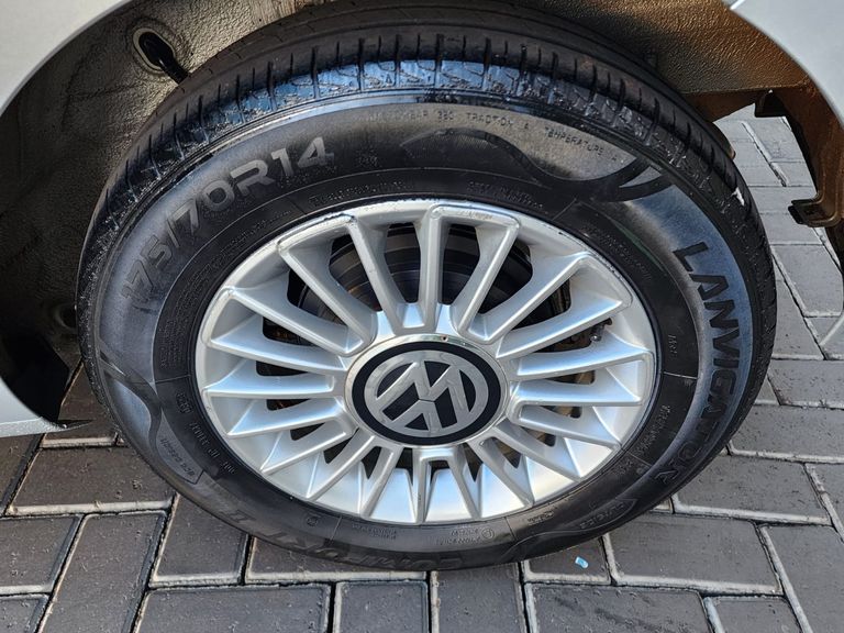 VolksWagen up! move 1.0 TSI Total Flex 12V 5p