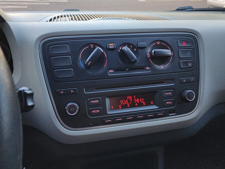 VolksWagen up! move 1.0 TSI Total Flex 12V 5p