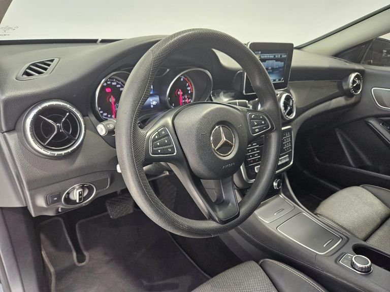 Mercedes CLA-180 1.6 16V 122cv Aut.