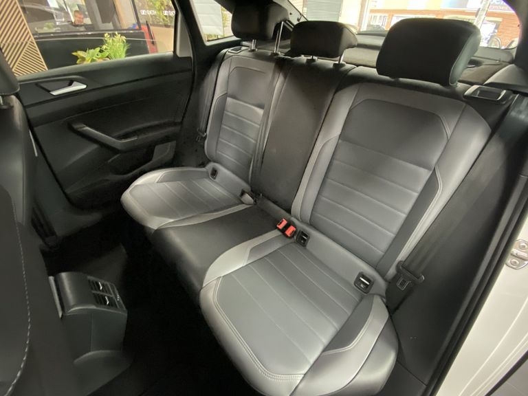 VolksWagen Nivus Highline 1.0 200 TSI Flex Aut.