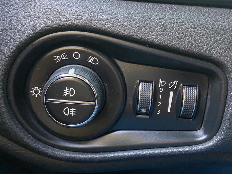 Jeep Renegade Sport 1.8 4x2 Flex 16V Aut.