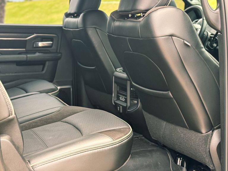 RAM 2500 LARAM. 6.7 NIGHT ED. TB CD 4x4 Die.