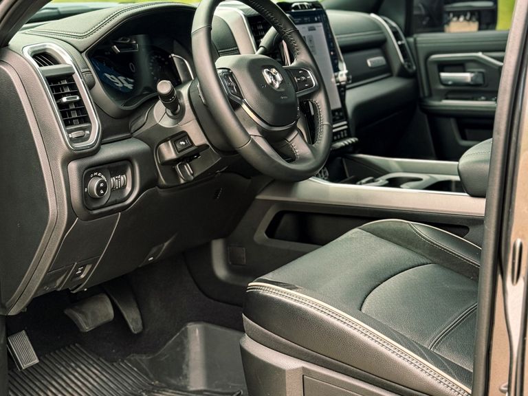 RAM 2500 LARAM. 6.7 NIGHT ED. TB CD 4x4 Die.