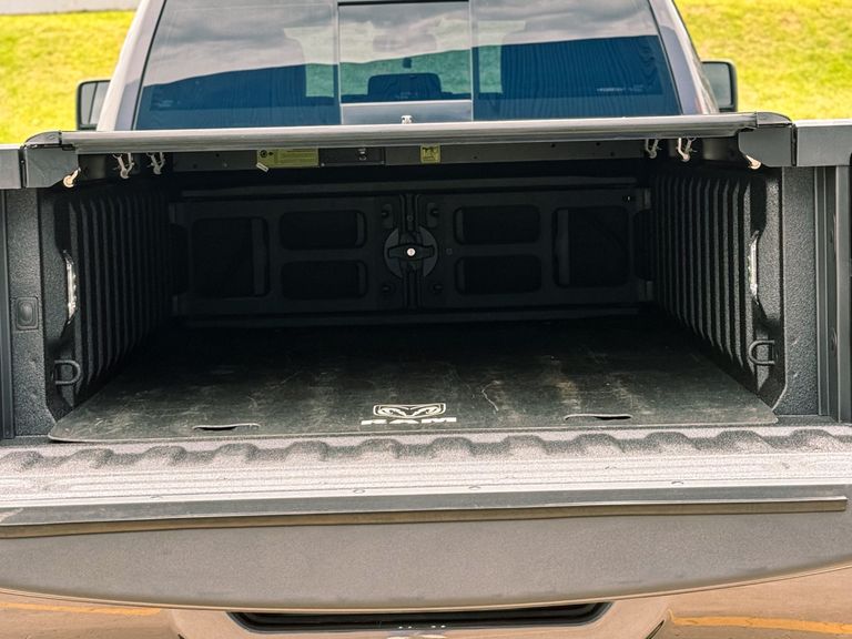 RAM 2500 LARAM. 6.7 NIGHT ED. TB CD 4x4 Die.