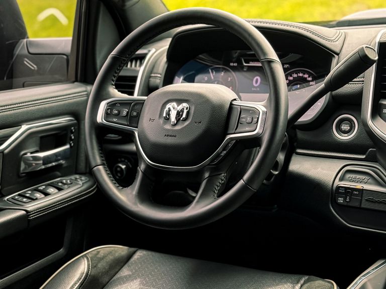 RAM 2500 LARAM. 6.7 NIGHT ED. TB CD 4x4 Die.