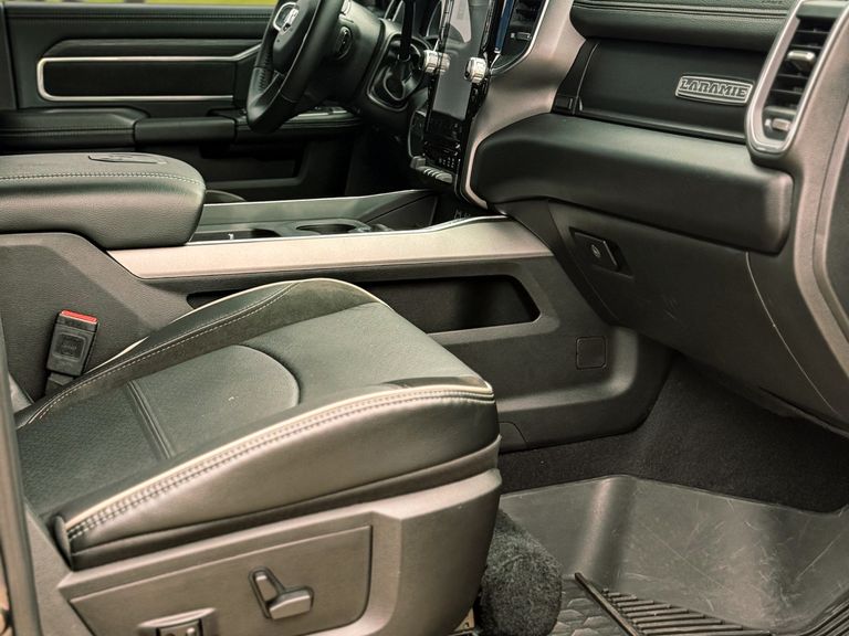 RAM 2500 LARAM. 6.7 NIGHT ED. TB CD 4x4 Die.