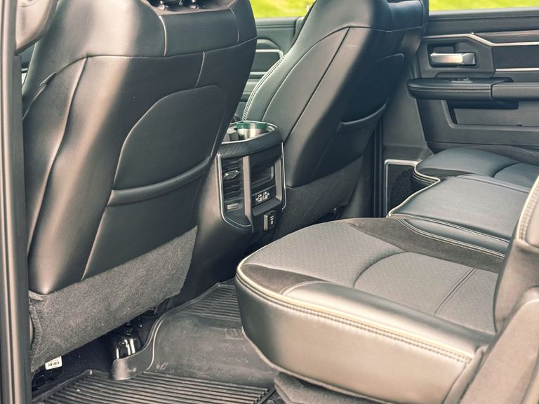 RAM 2500 LARAM. 6.7 NIGHT ED. TB CD 4x4 Die.