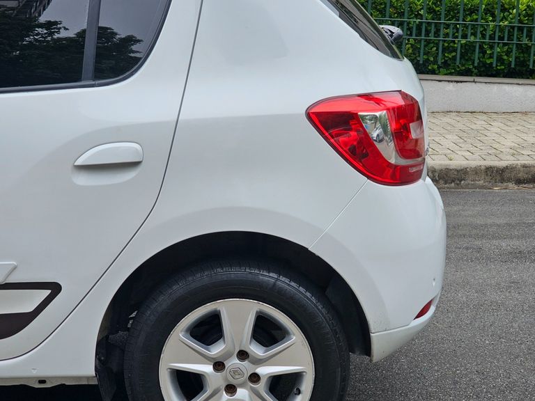 Renault SANDERO Dyna. EasyR Hi-Flex 1.6 8V