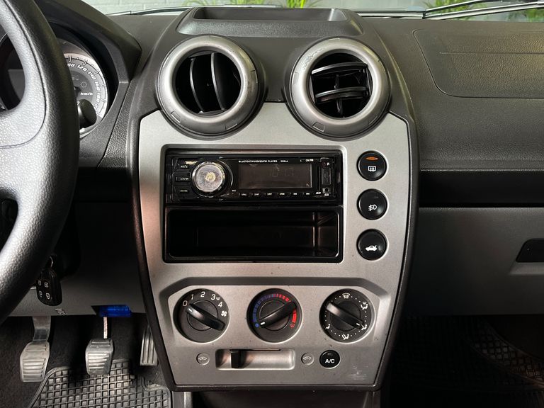 Ford Fiesta Sed. 1.6 8V Flex 4p