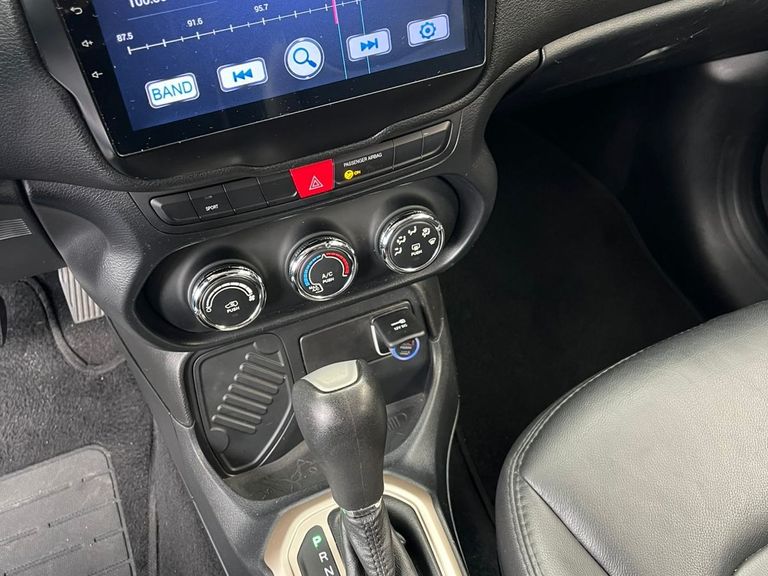 Jeep Renegade 1.8 4x2 Flex 16V Aut.