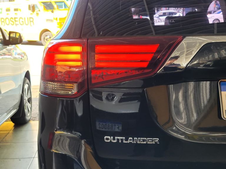 Mitsubishi OUTLANDER 2.0 16V 160cv Aut.