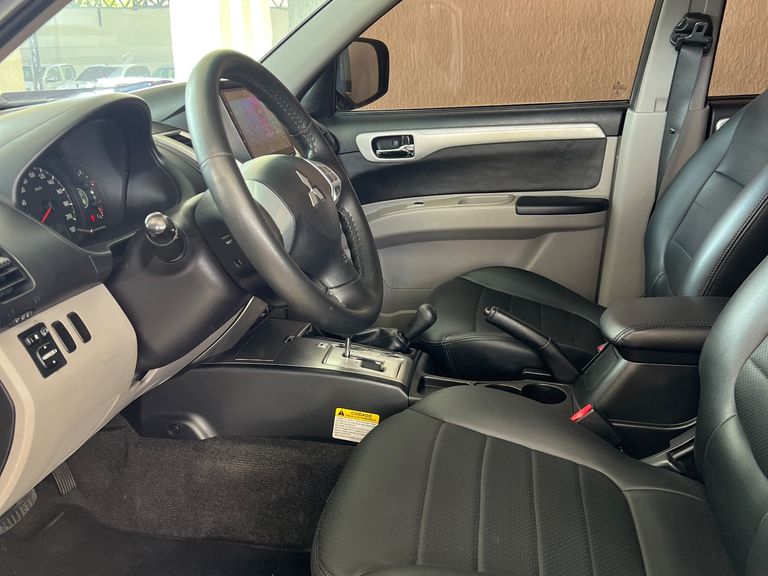 Mitsubishi Pajero DAKAR 3.2 4x4 T.I. Dies. 5p Aut.