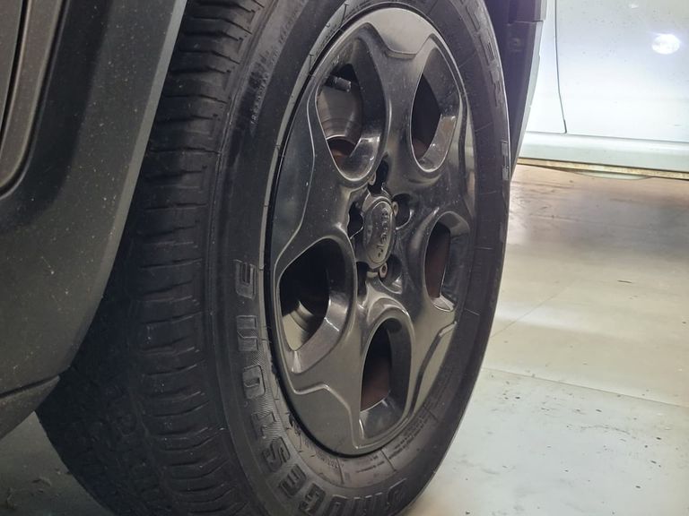 Jeep Renegade STD 1.8 4x2 Flex 16v Aut.