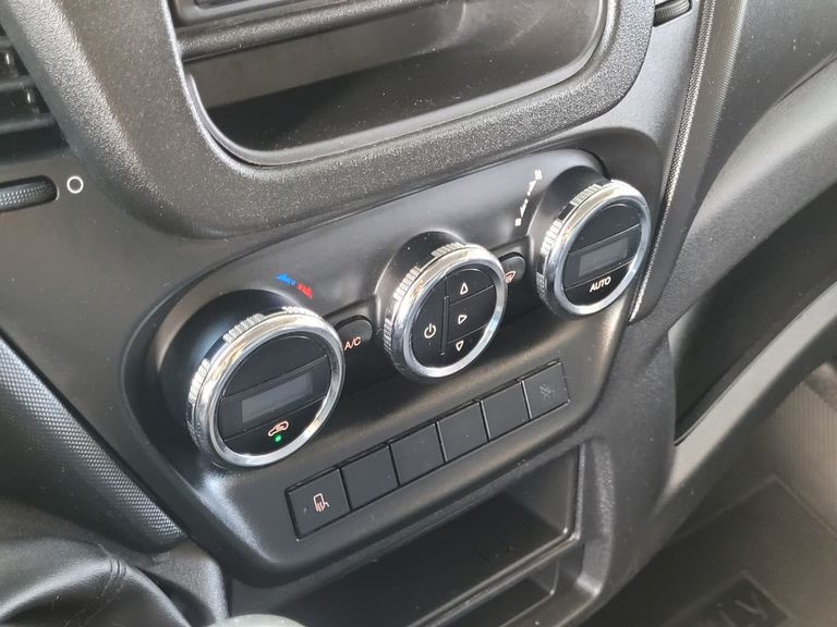 IVECO DAILY CHASSI 35-150 Longo 3.0 (Diesel)